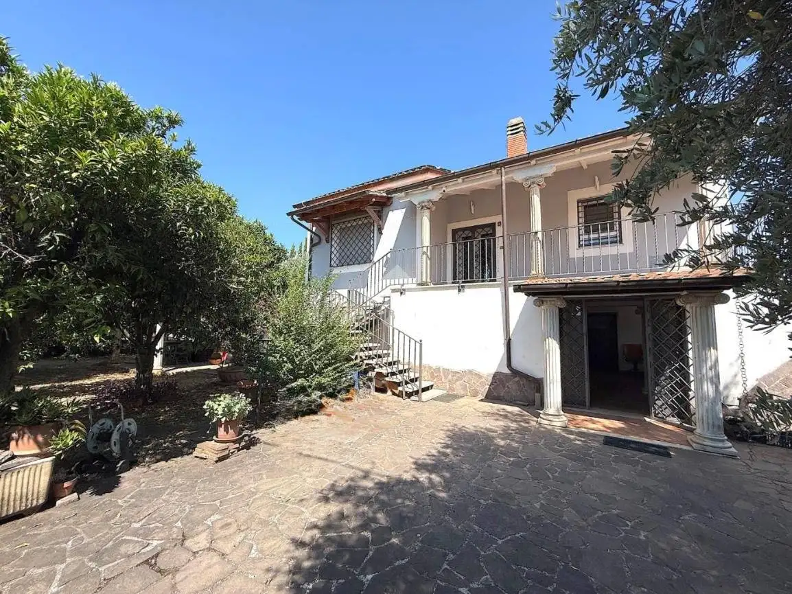 Villa in vendita a Genzano di Roma