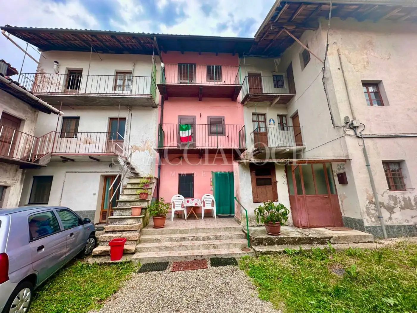 Casa indipendente in vendita a Lessona