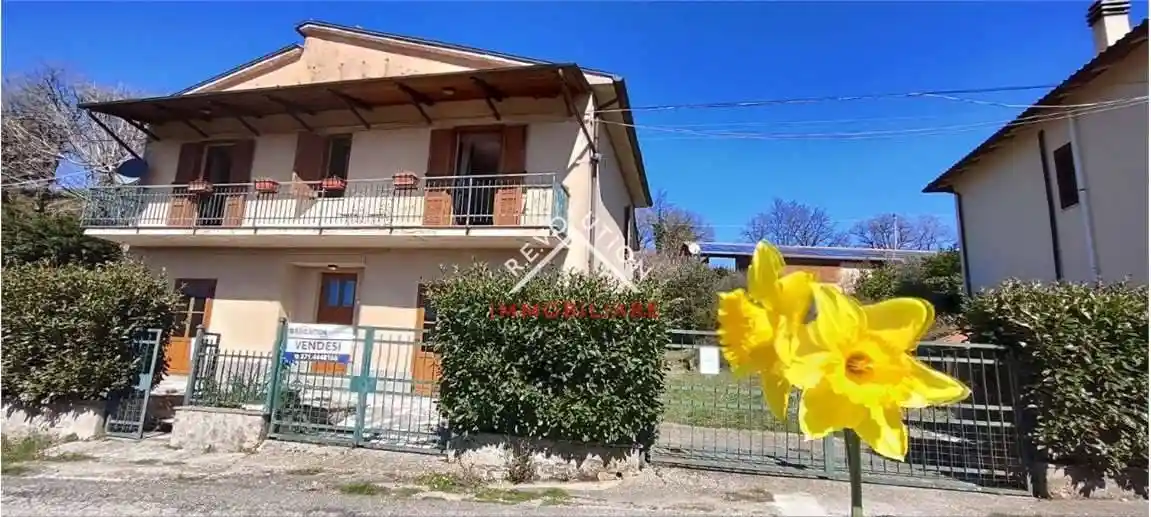 Casa indipendente in vendita a Cortona