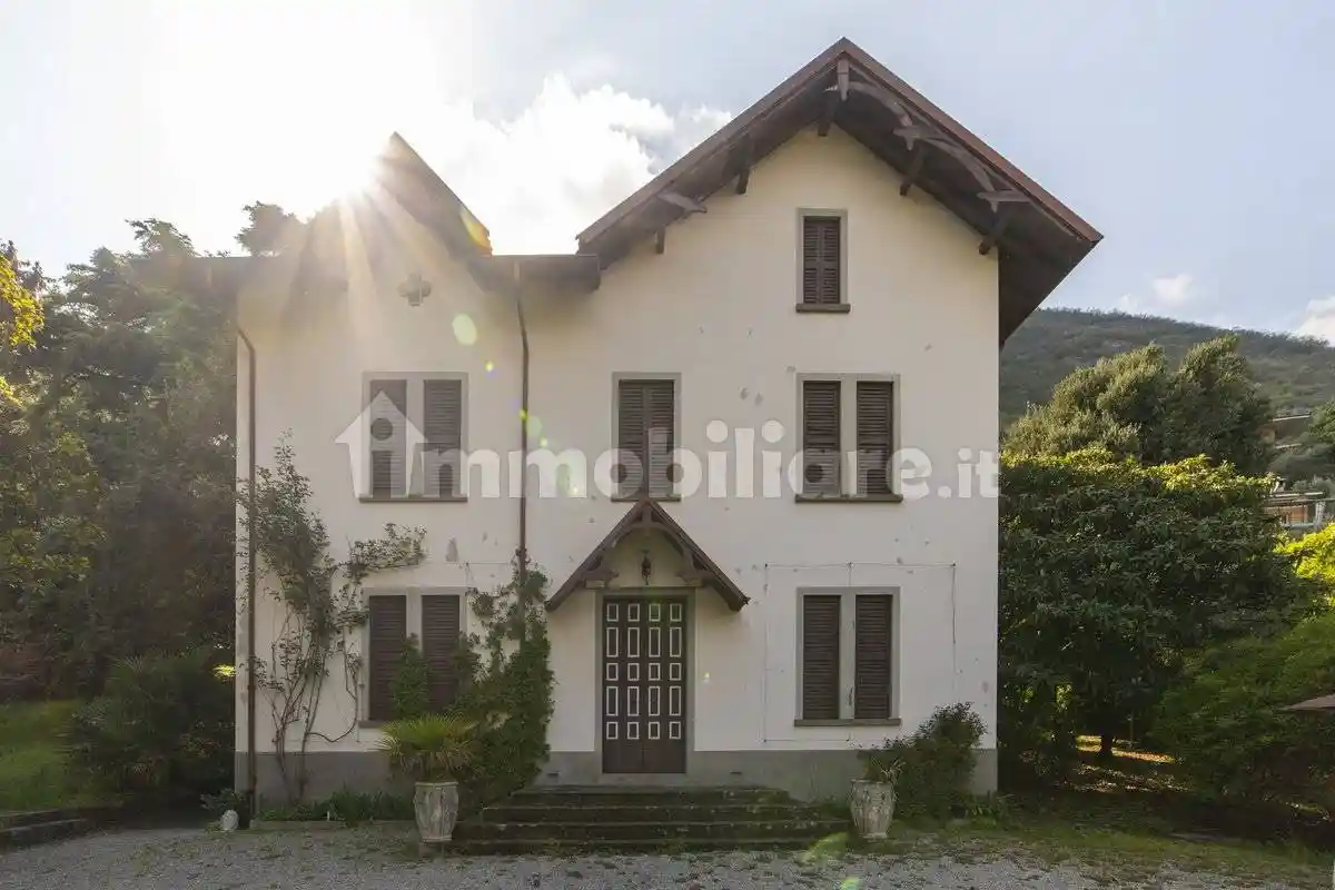 Villa in vendita a Tavernola Bergamasca
