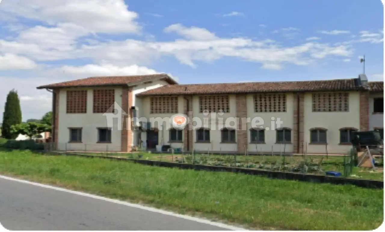 Palazzo - Edificio in vendita a Livraga