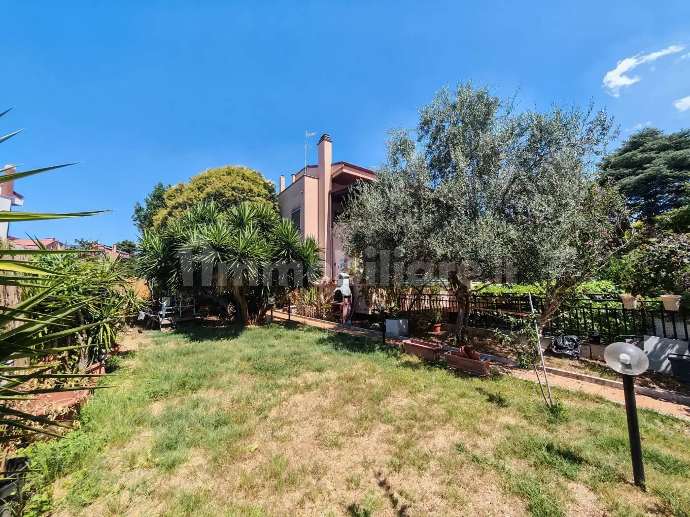 Villa plurifamiliare in vendita a Roma