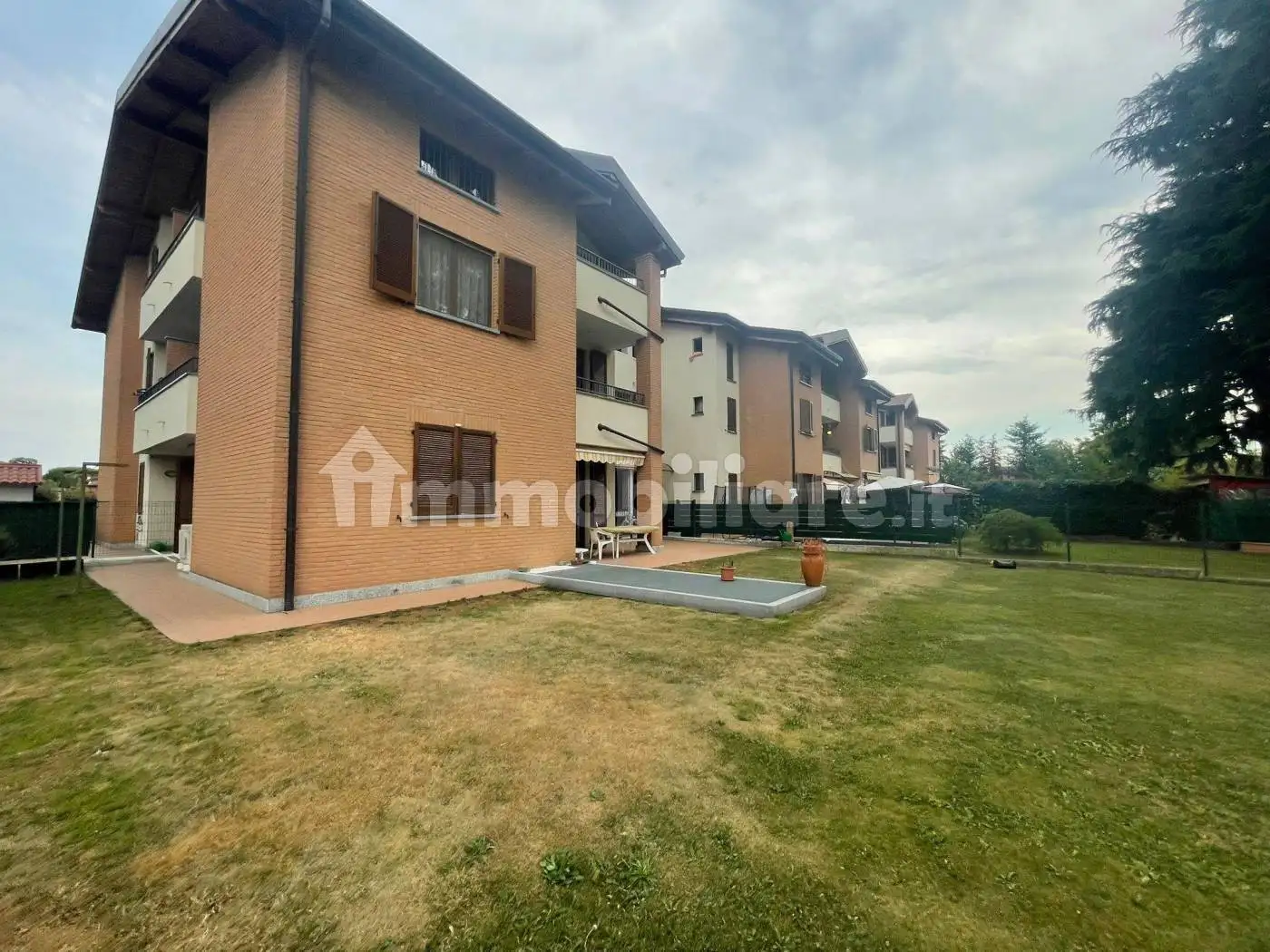 Appartamento in vendita a Locate Varesino