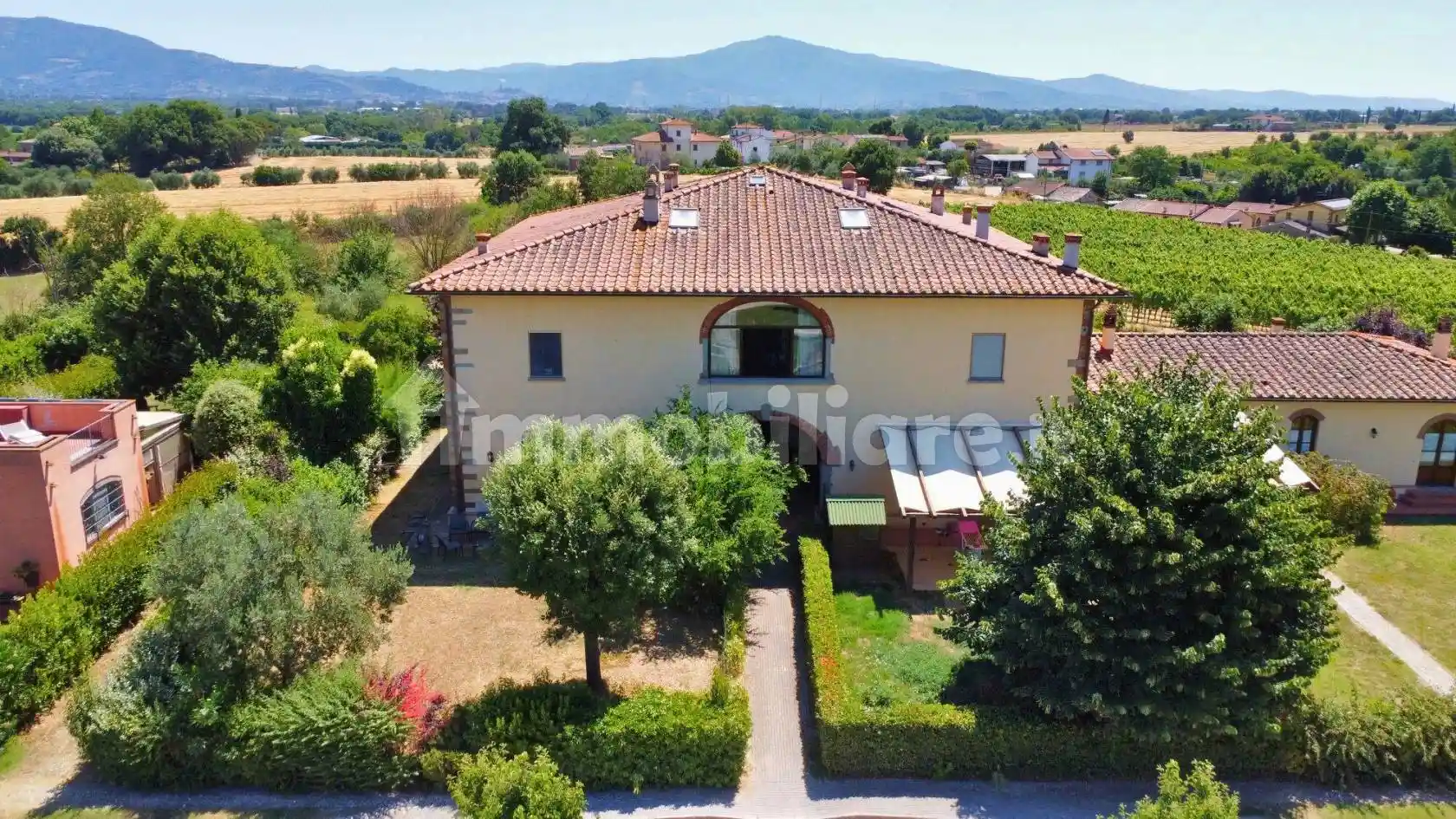 Appartamento Località Poggio Ciliegio, Frassineto, Arezzo - foto 2