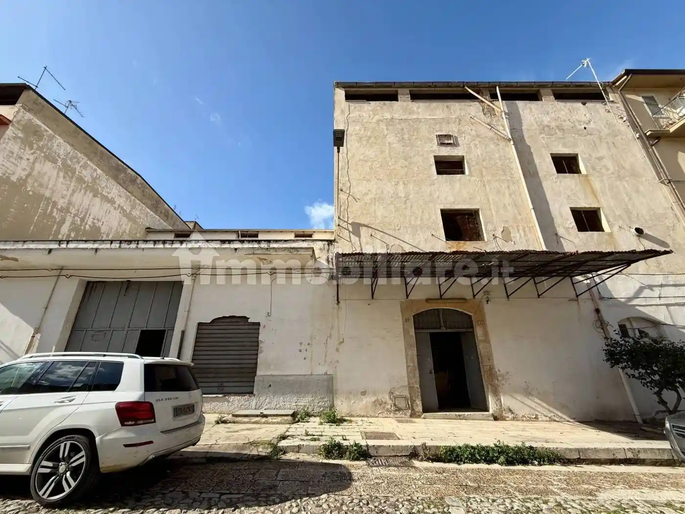 Palazzo - Edificio in vendita a Partinico