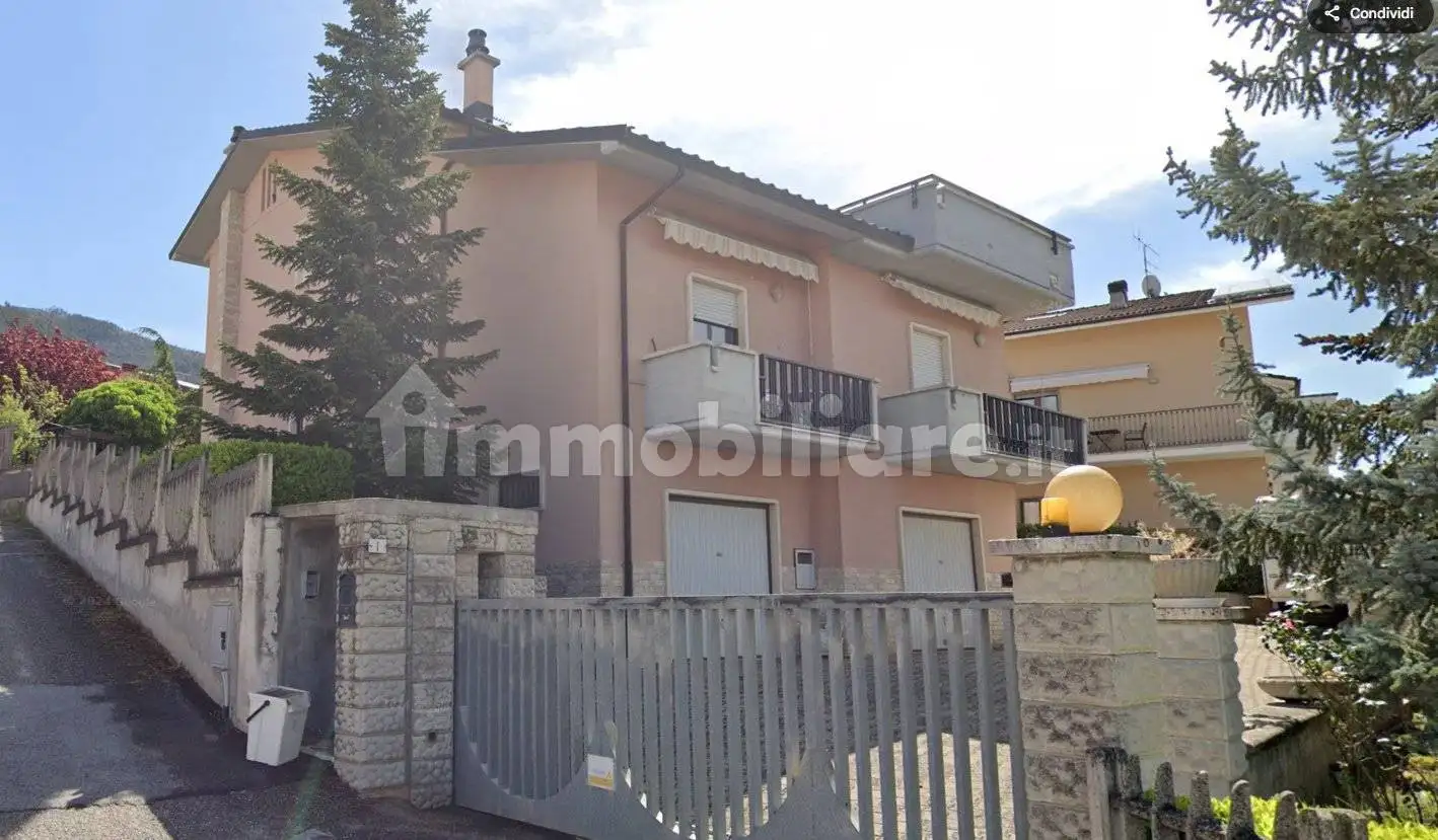 Villa in vendita a L'Aquila