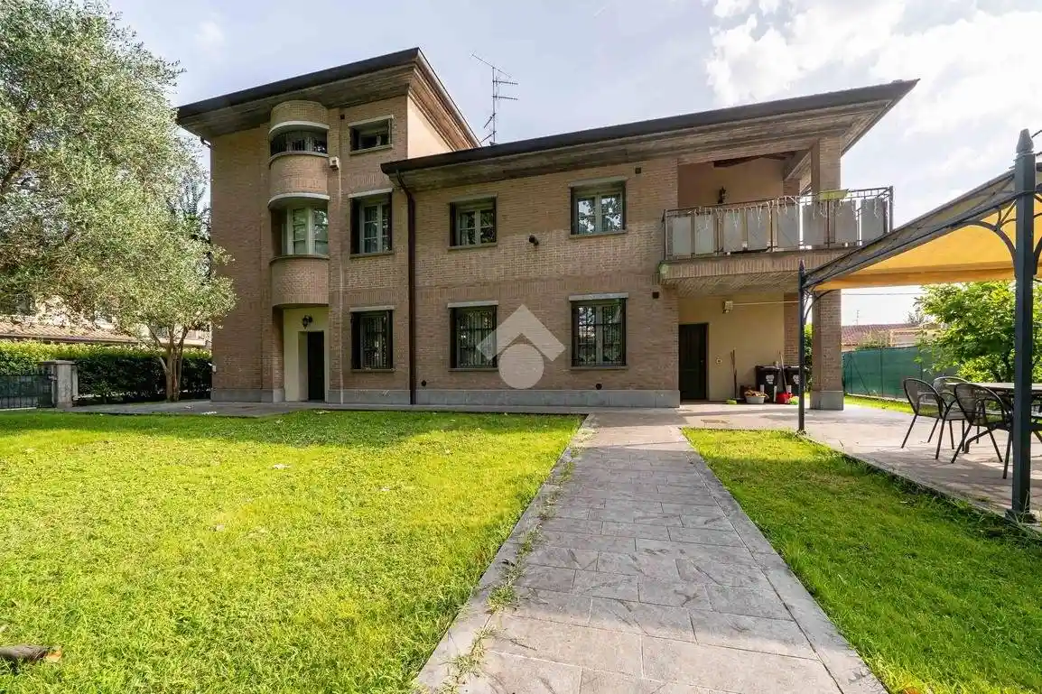 Villa in vendita a Sant'Ilario d'Enza