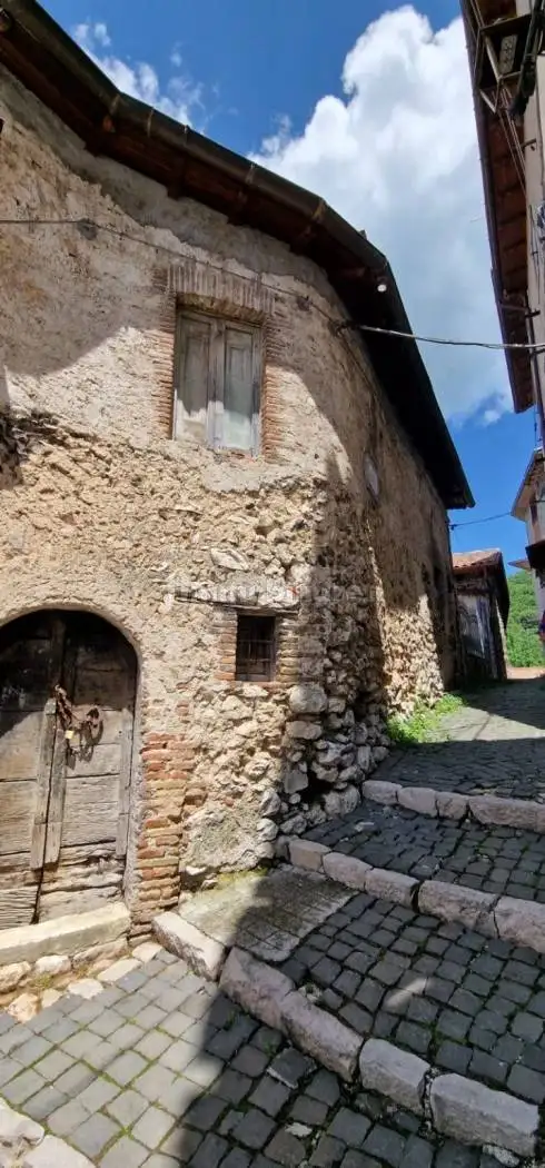 Casa indipendente in vendita a Pereto