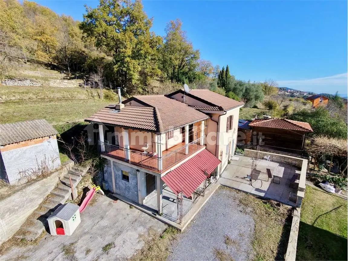 Casa indipendente in vendita a Vessalico