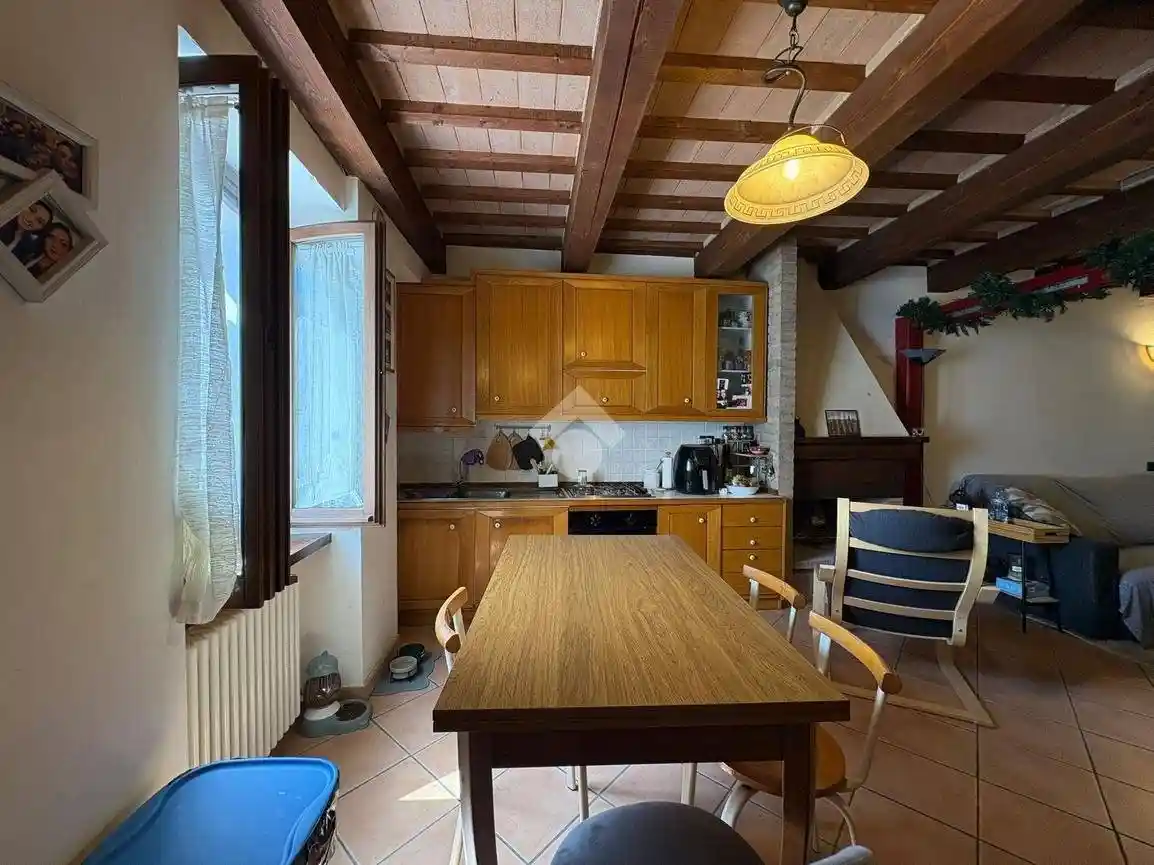 Palazzo - Edificio in vendita a Cantiano