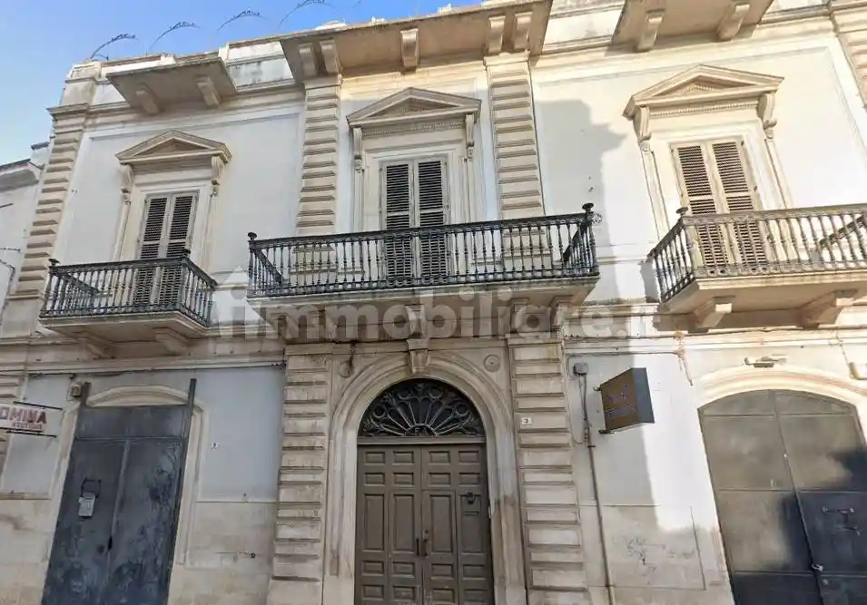 Palazzo - Edificio in vendita a Palo del Colle