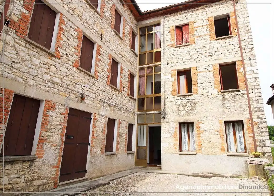 Villa in vendita a Revine Lago