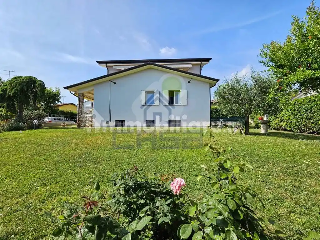 Villa in vendita a Lonato del Garda