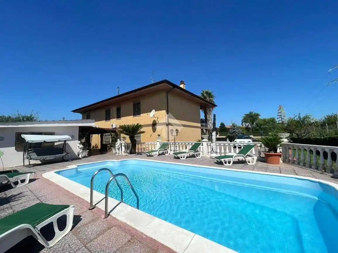 Villa in vendita a Cisterna di Latina