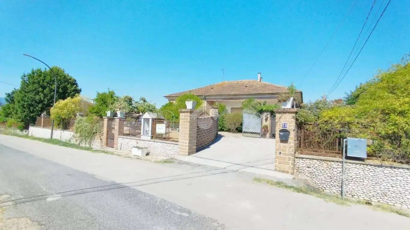 Villa in vendita a Cervaro