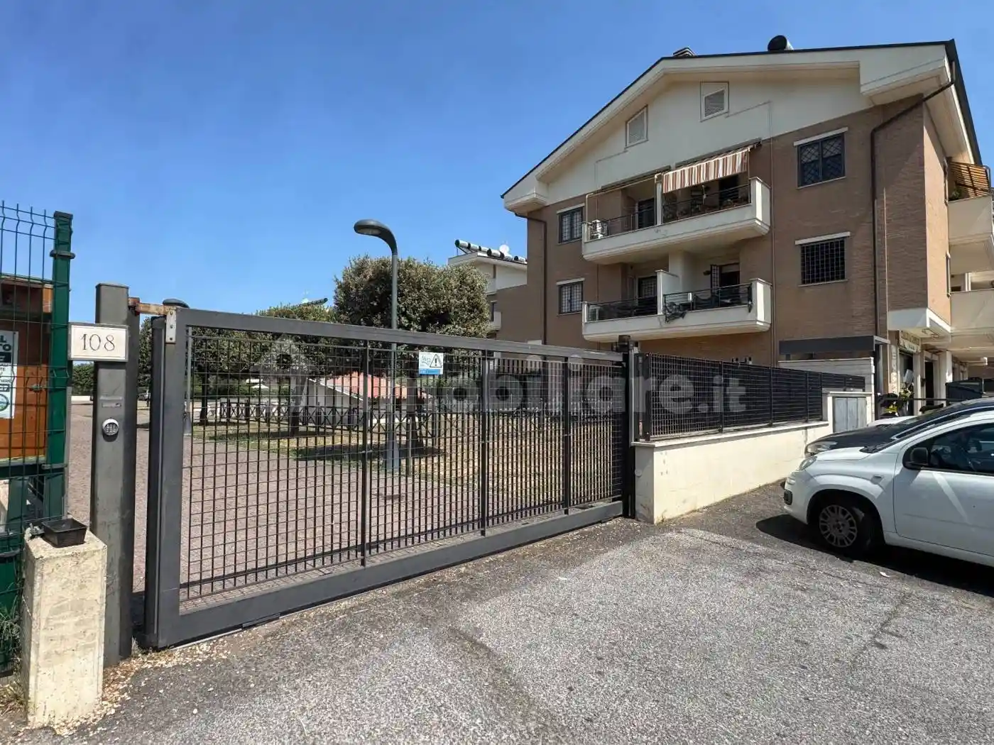 Trilocale via Gagliano del Capo 104, Torre Gaia, Roma - foto 5