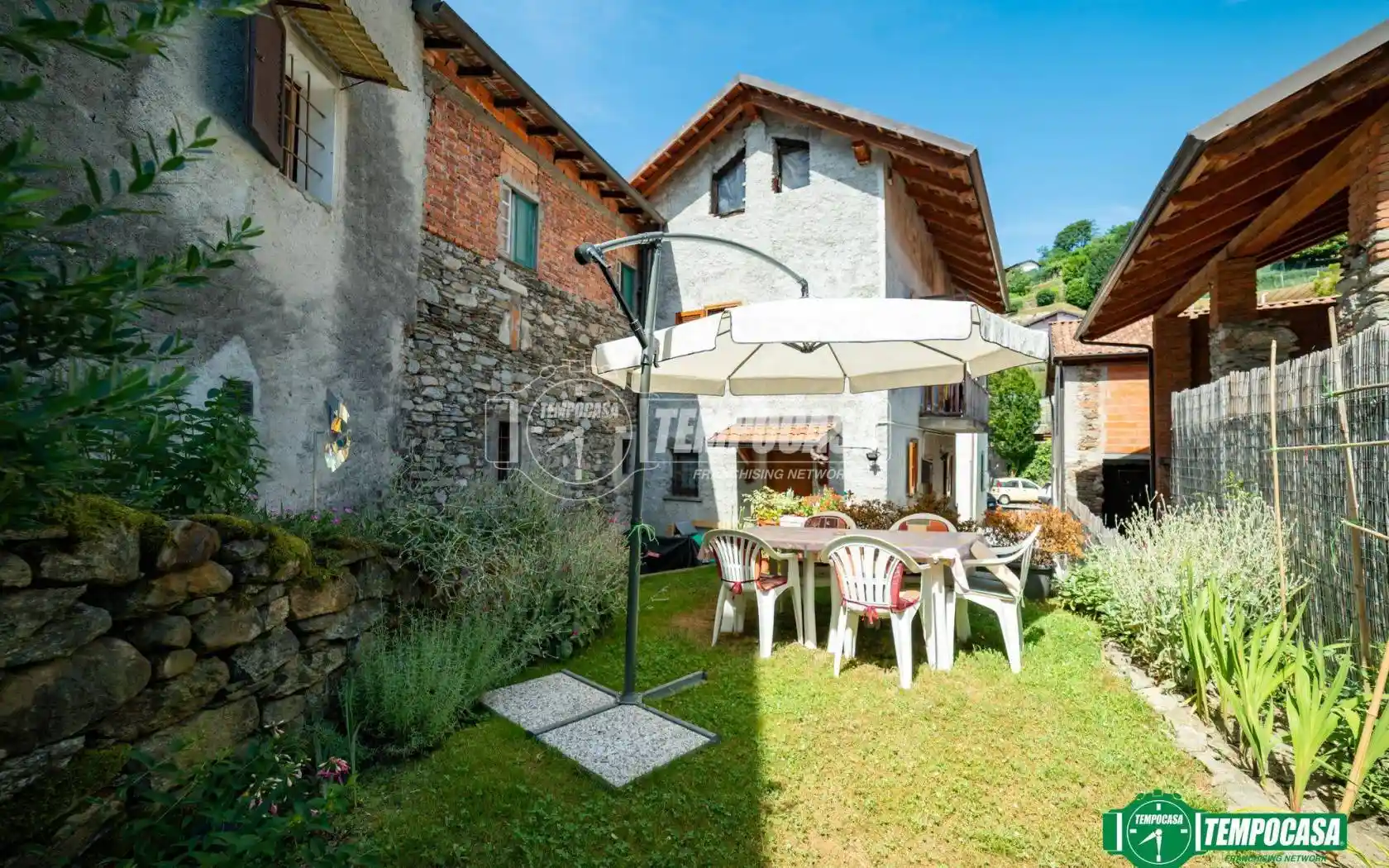 Casa indipendente in vendita a Nebbiuno