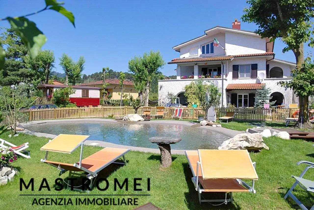Villa in vendita a Lucca