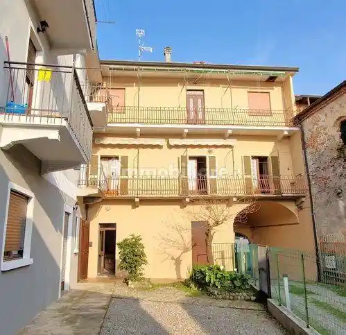 Villa in vendita a Pombia