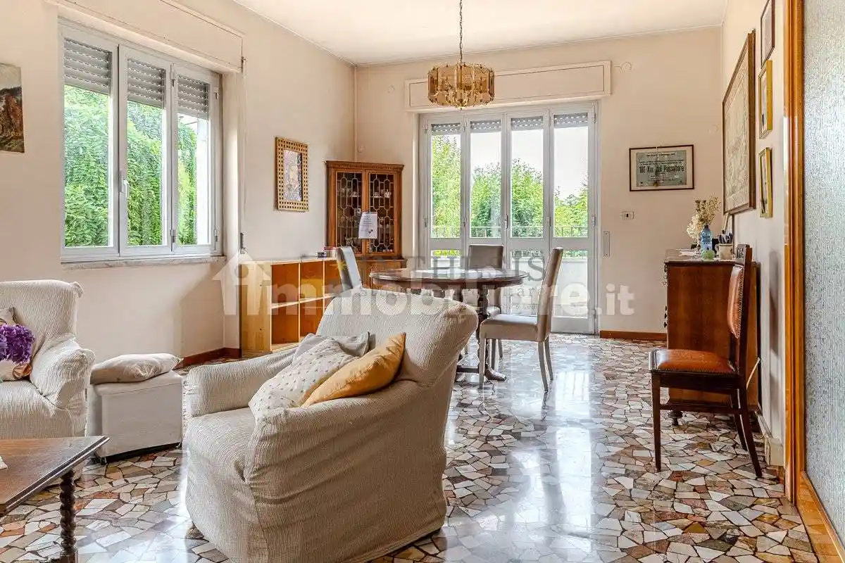 Villa in vendita a Besana in Brianza