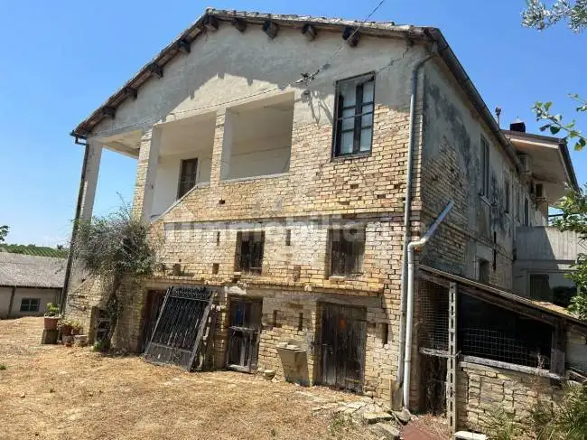 Rustico - Casale in vendita a Mosciano Sant'Angelo