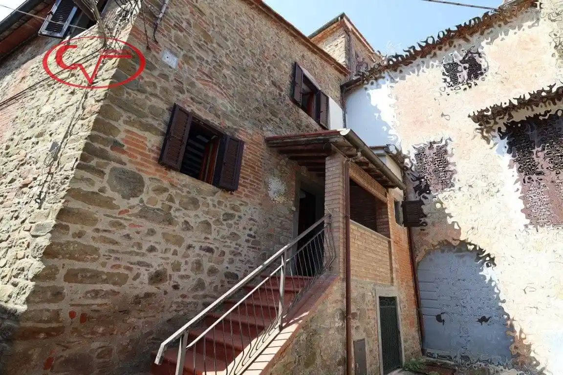 Casa indipendente in vendita a Bucine