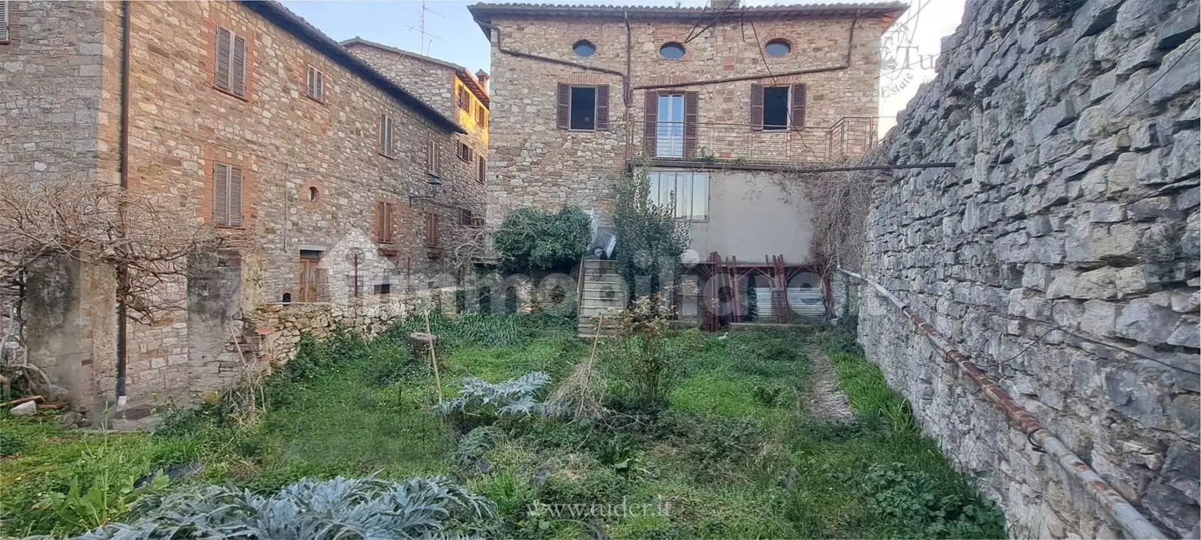 Casa indipendente in vendita a San Venanzo