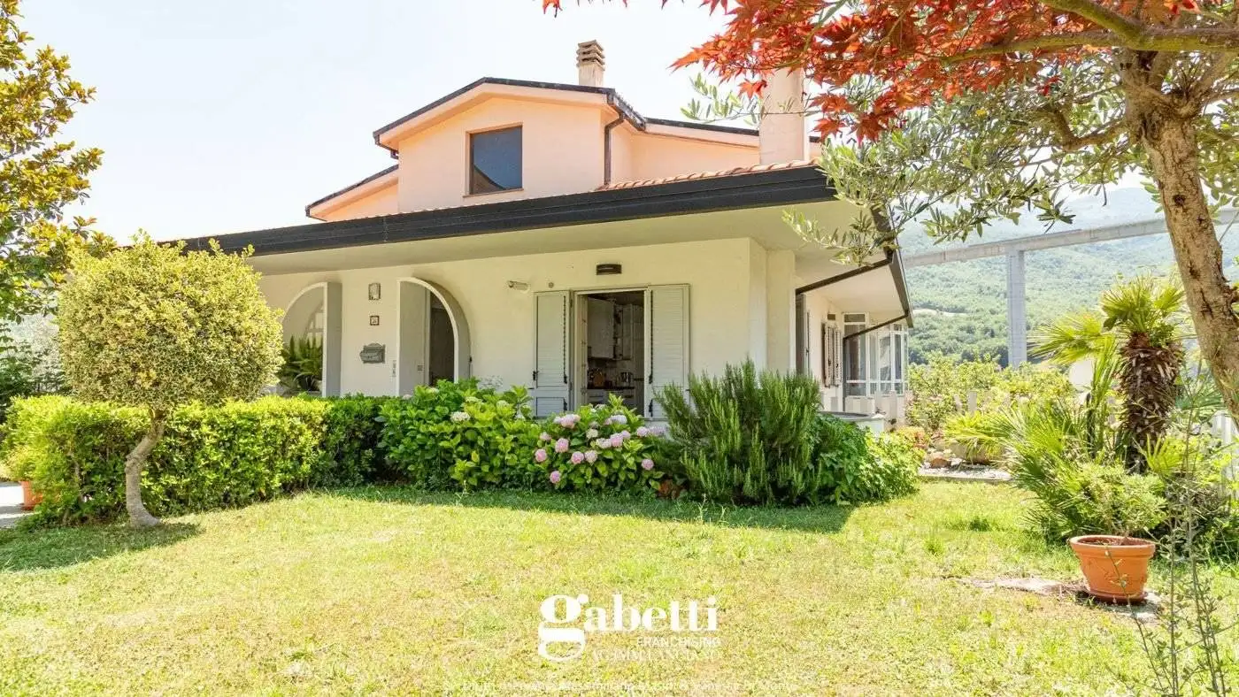Villa in vendita a Villa Santa Maria