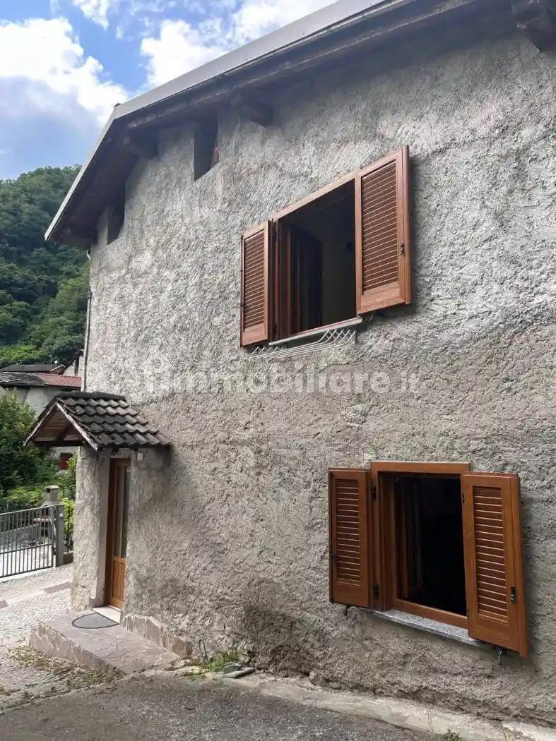 Villa in vendita a Buglio in Monte