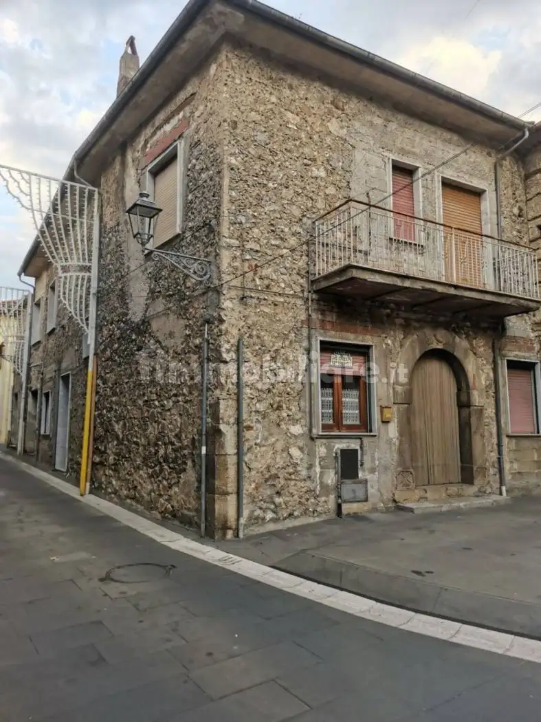 Casa indipendente in vendita a San Pietro al Tanagro