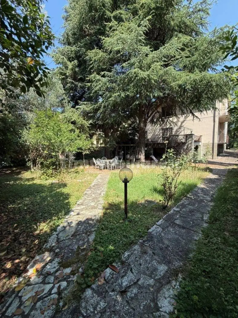 Villa in vendita a Imola