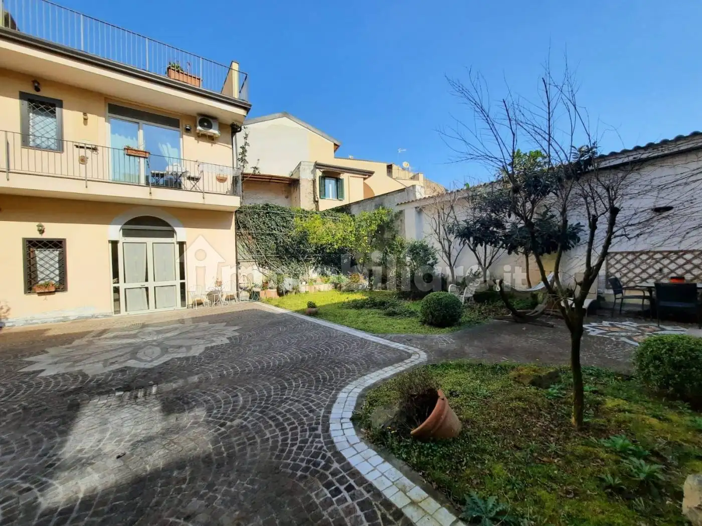 Palazzo - Edificio in vendita a Aversa