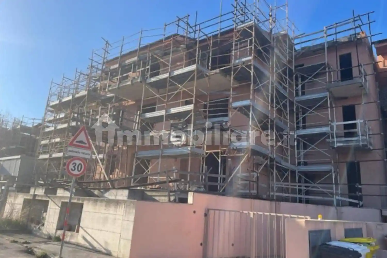 Palazzo - Stabile in vendita a Fermo