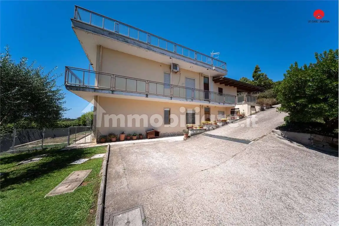 Villa in vendita a Aprilia