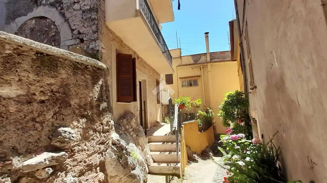 Casa indipendente in vendita a Alatri