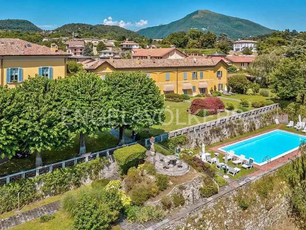 Villa in vendita a Erba