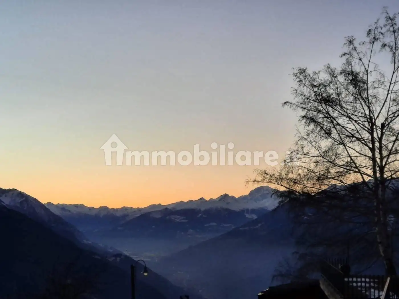 Appartamento in affitto a Emarèse