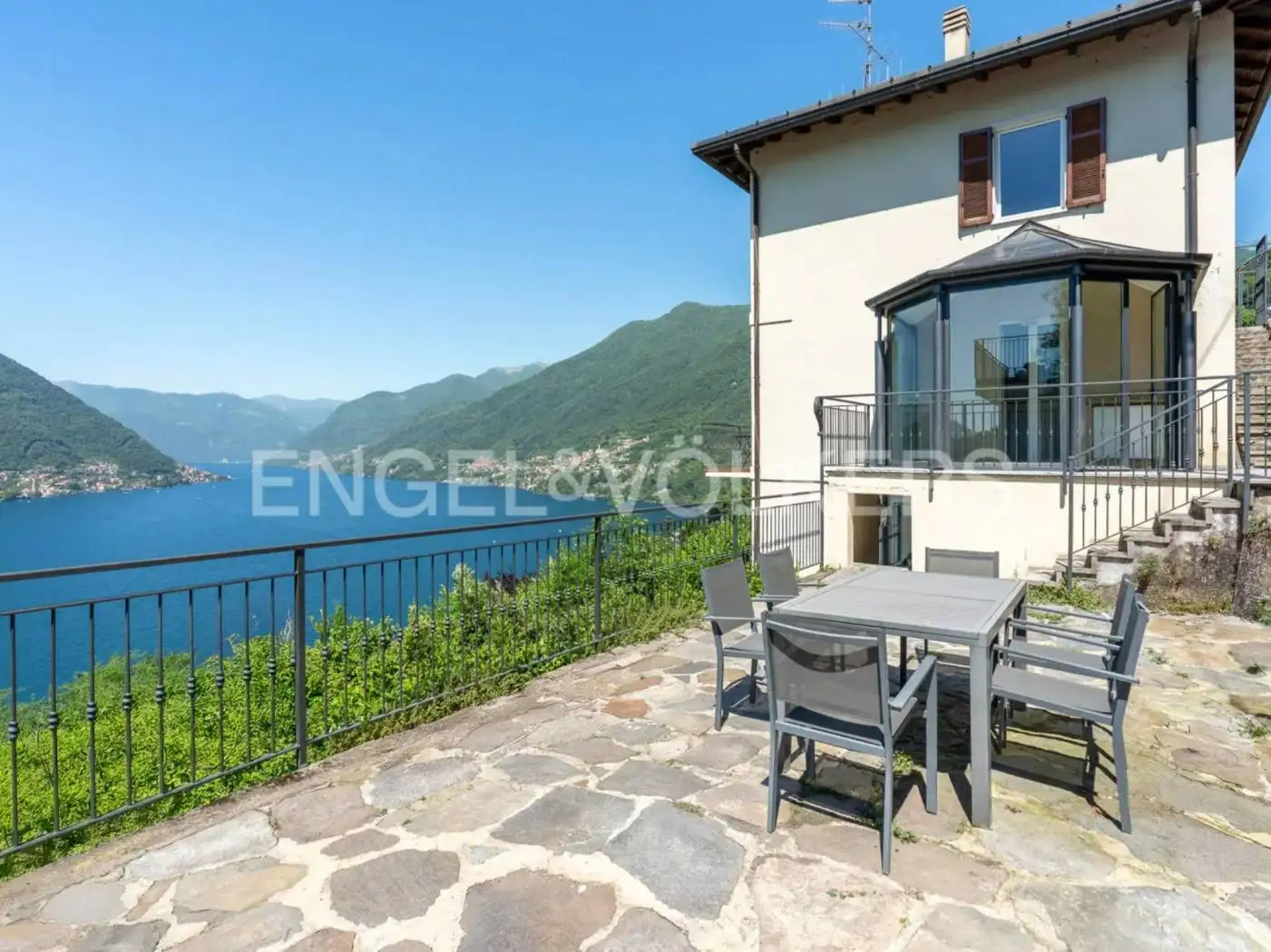 Villa in vendita a Faggeto Lario