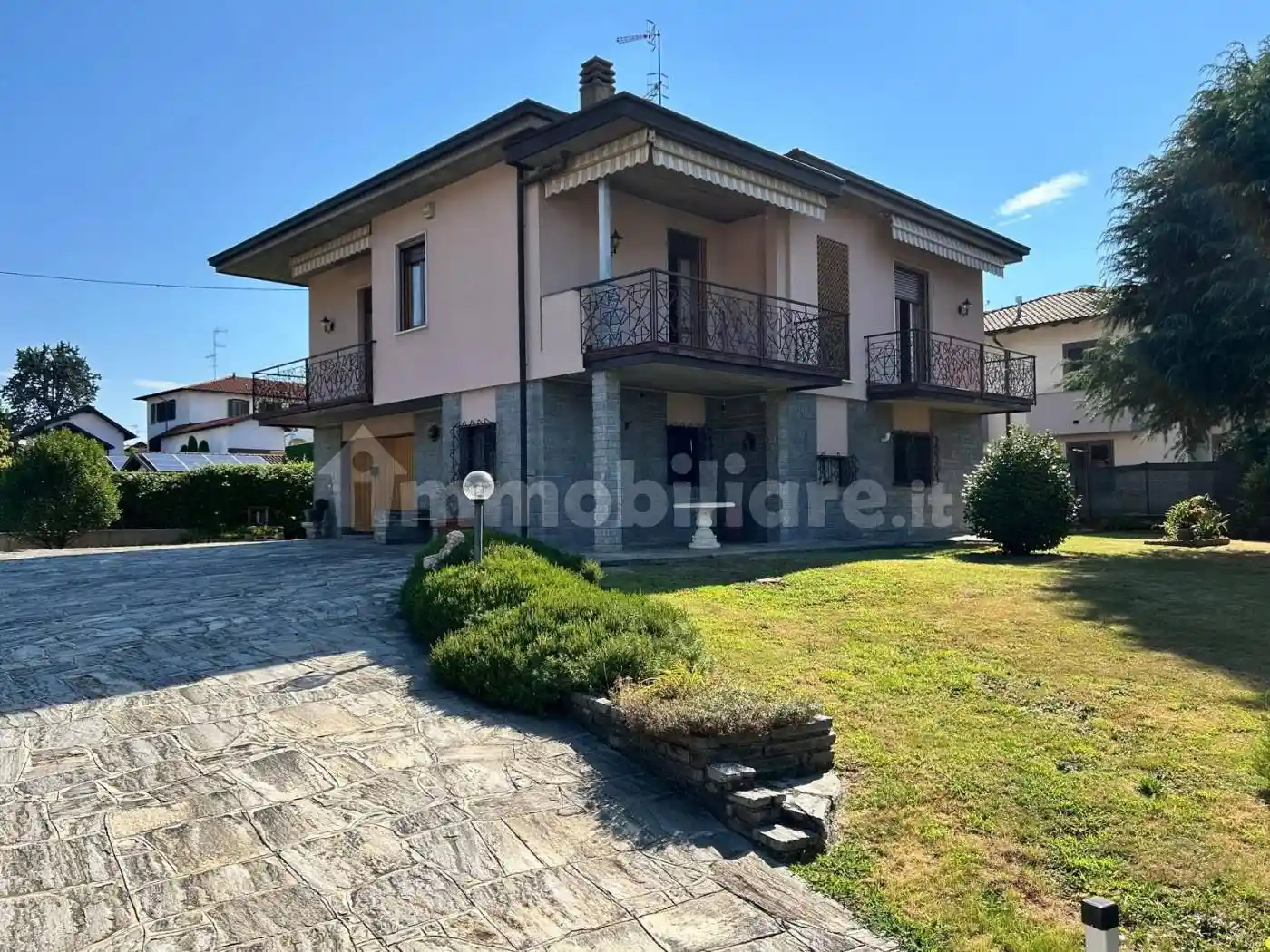 Villa in vendita a Caronno Varesino