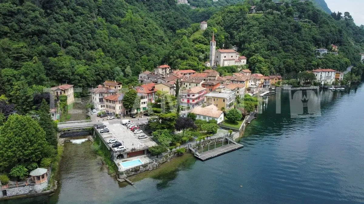 Palazzo - Edificio in vendita a Valsolda