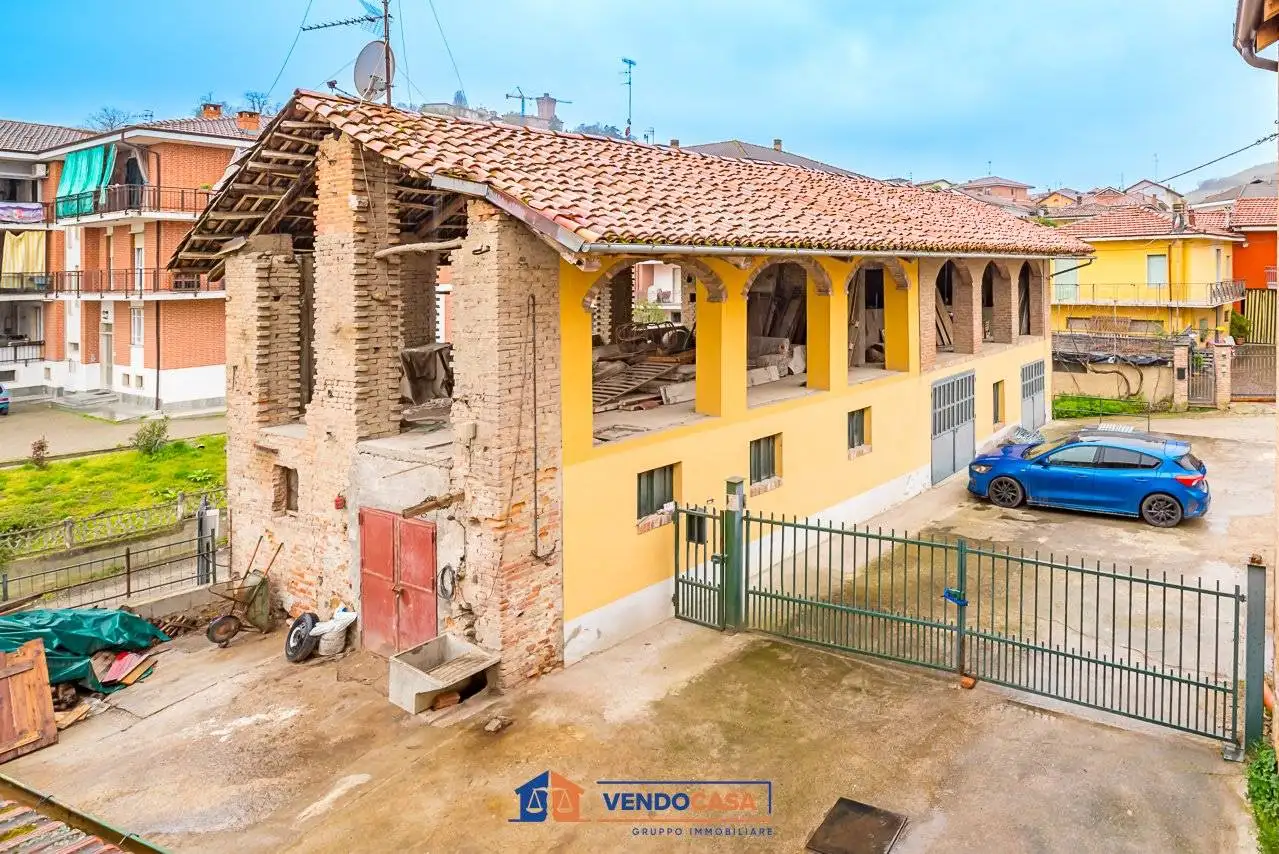 Rustico - Casale in vendita a Santa Vittoria d'Alba