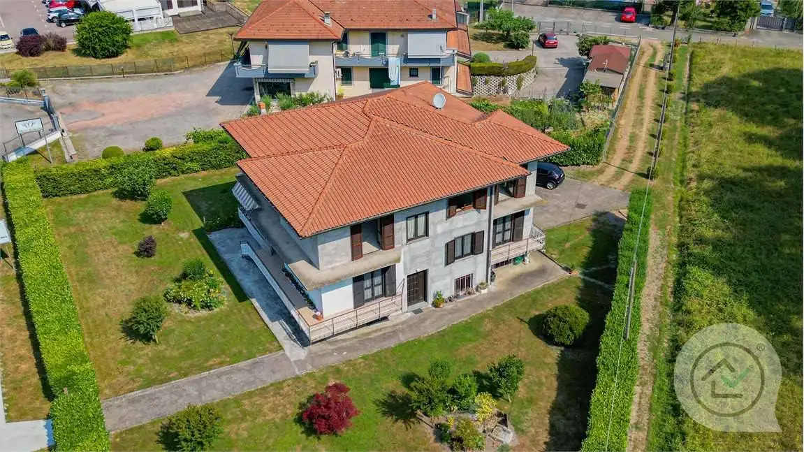 Villa in vendita a Cazzago Brabbia