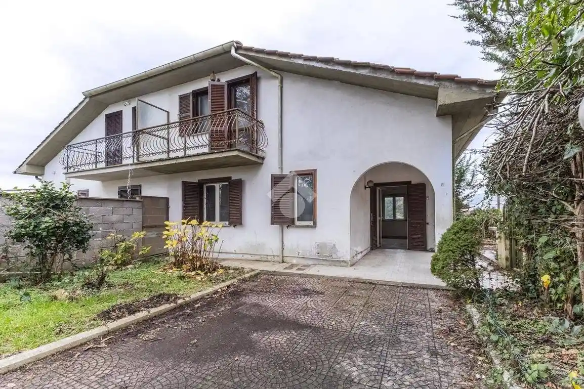 Villa in vendita a Ronciglione