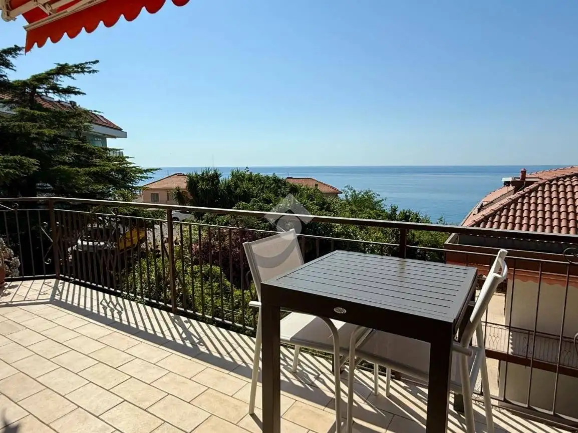 Appartamento in vendita a Costarainera