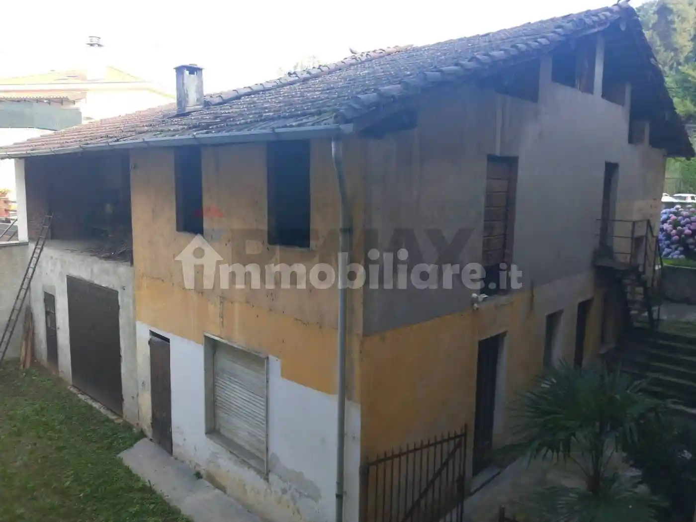 Casa indipendente in vendita a Varallo Pombia