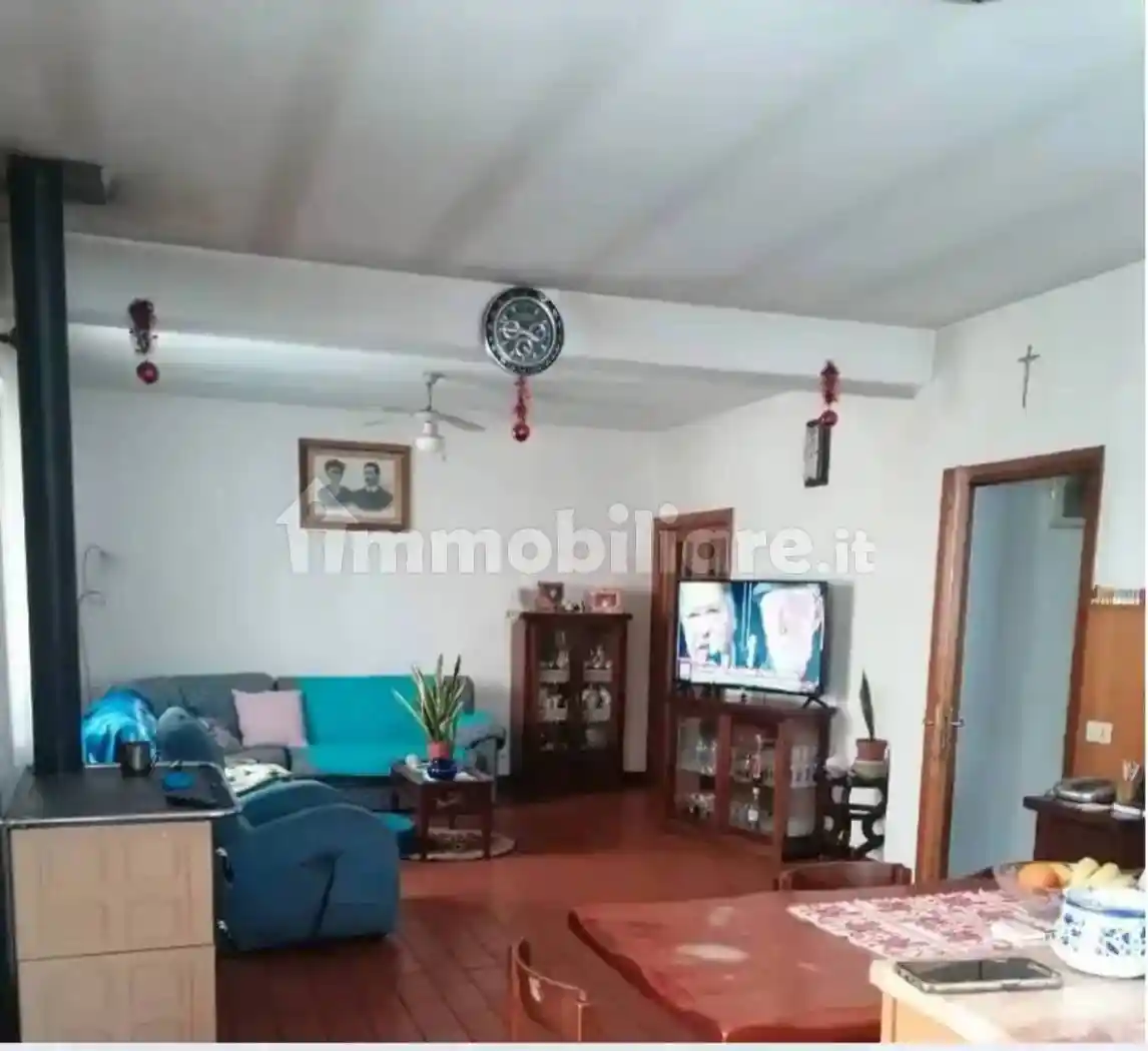 Casa indipendente in vendita a Bettona