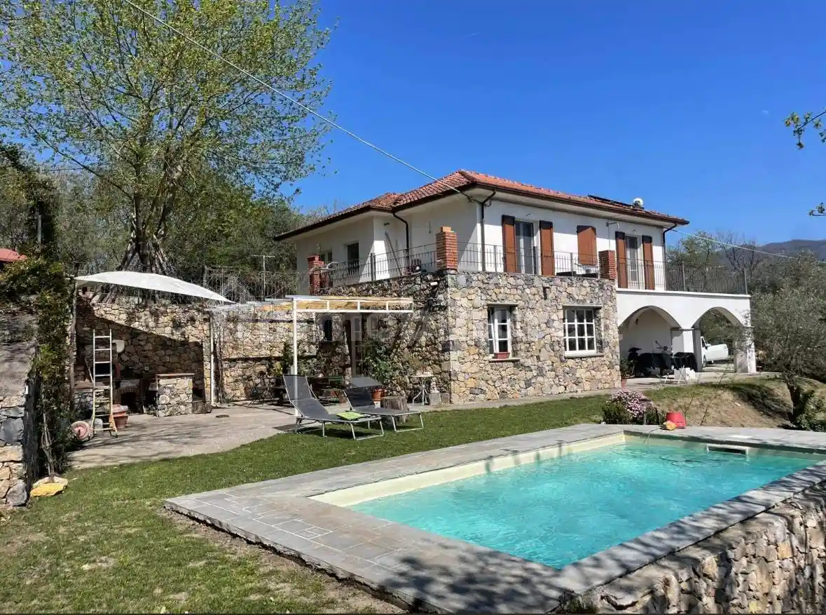 Villa in vendita a Sarzana