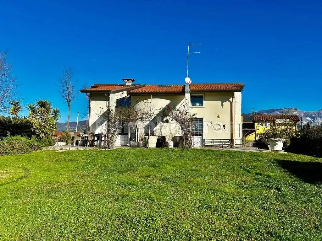 Villa in vendita a Carrara