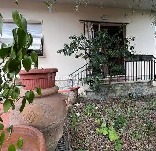 Villa in vendita a Massa e Cozzile
