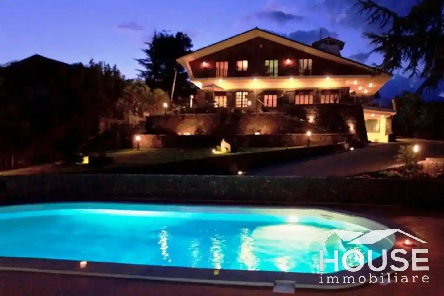 Palazzo - Edificio in vendita a Nicolosi